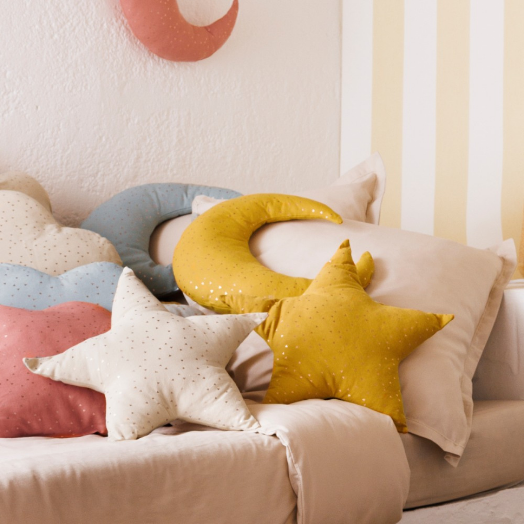 Taburete infantil con asiento en forma de flor